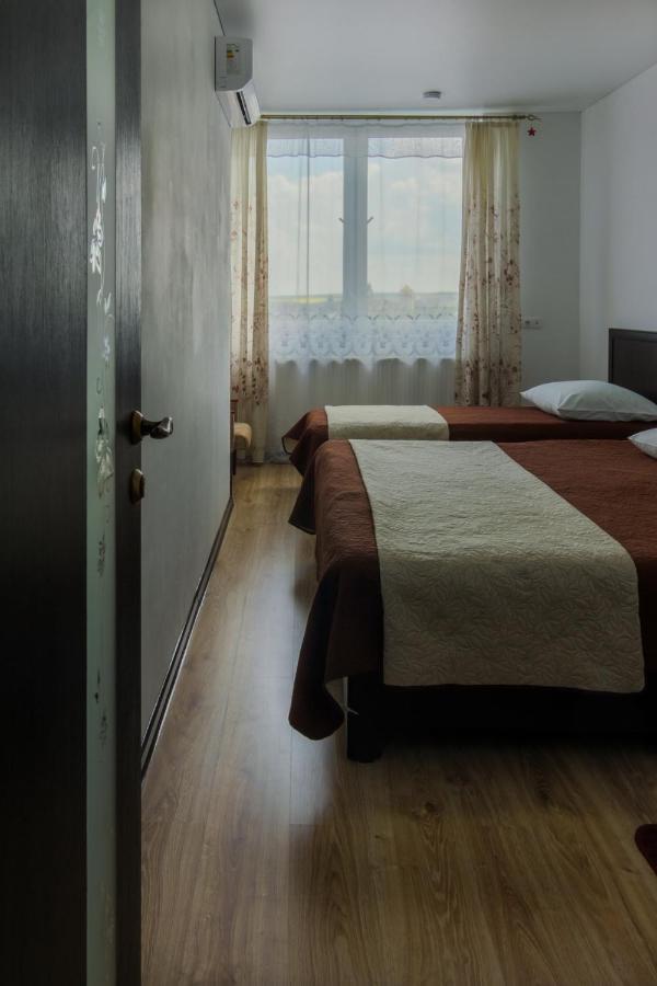 Rooms With Fortetsya View 2 Каменец-Подольский Экстерьер фото